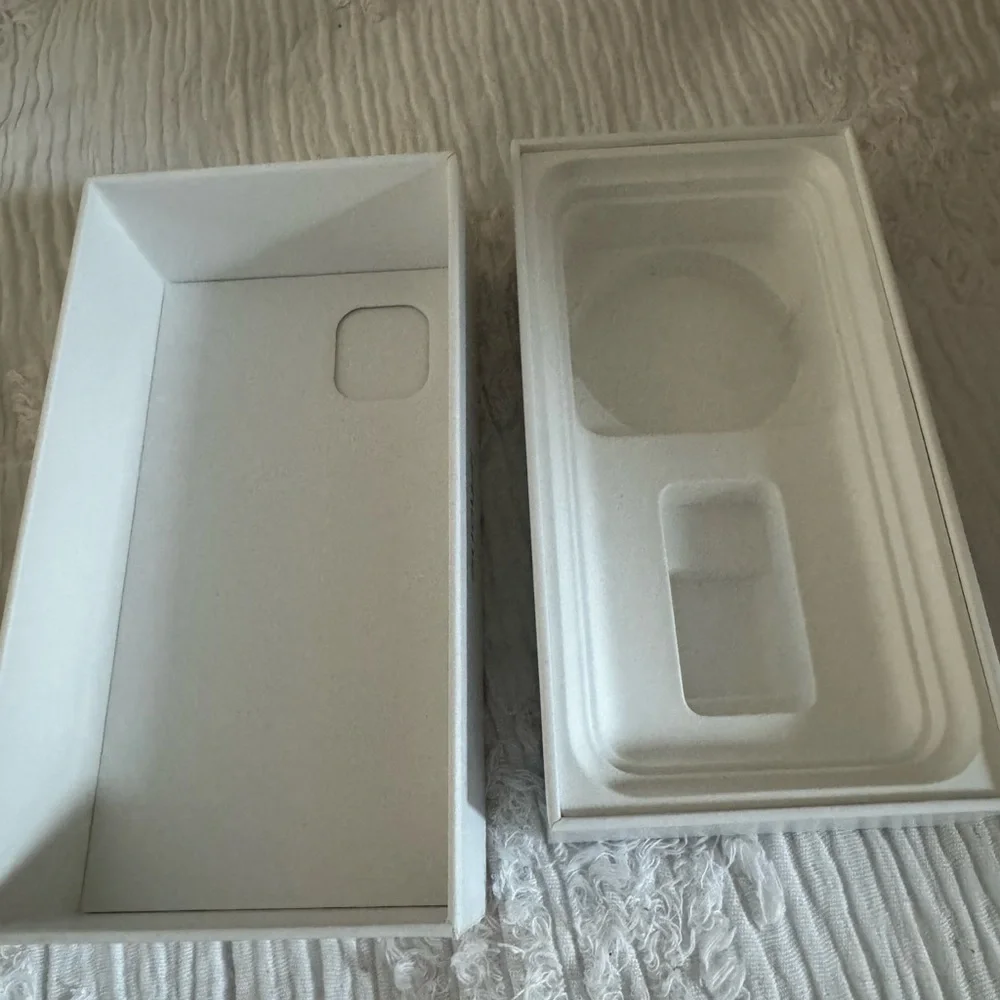 iPhone 11, Green, 128GB BOX ONLY